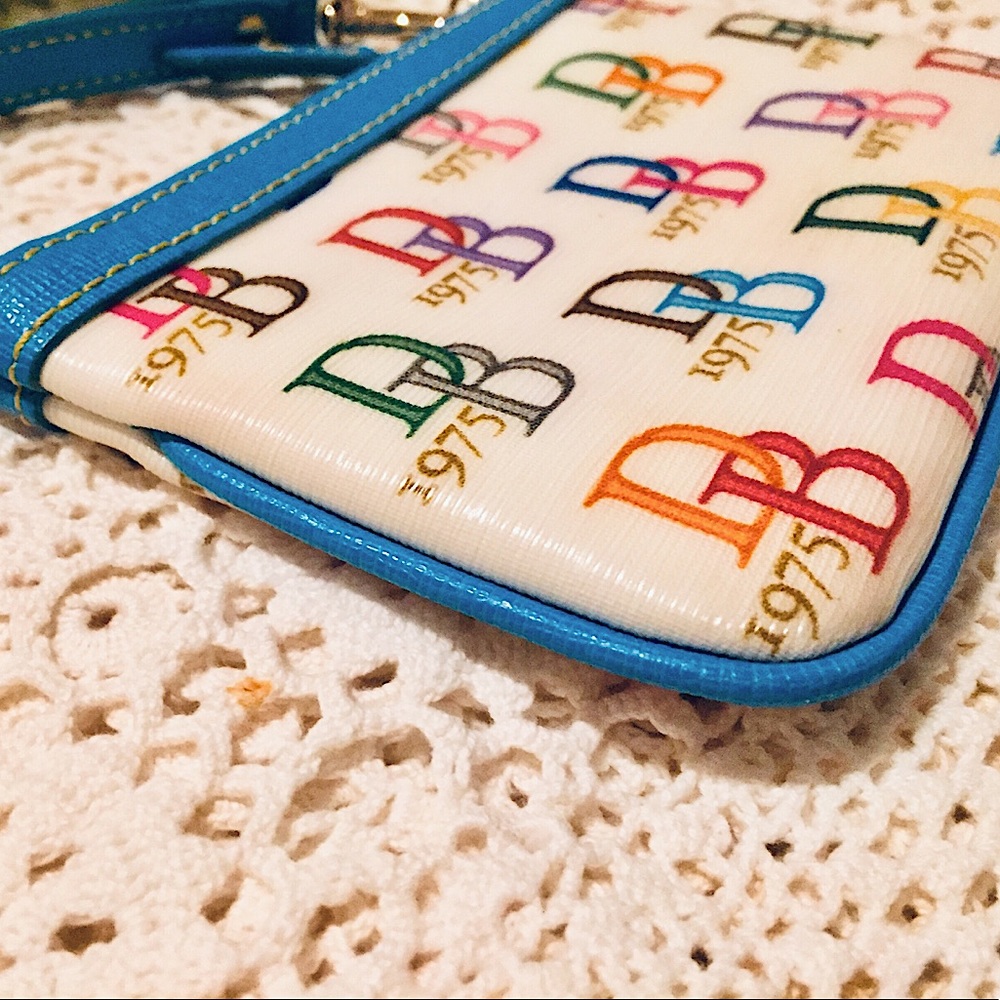🌈SOLD🌈 Dooney Bourke 1975 Multicolor Wristlet🌈 - Picture 6 of 9